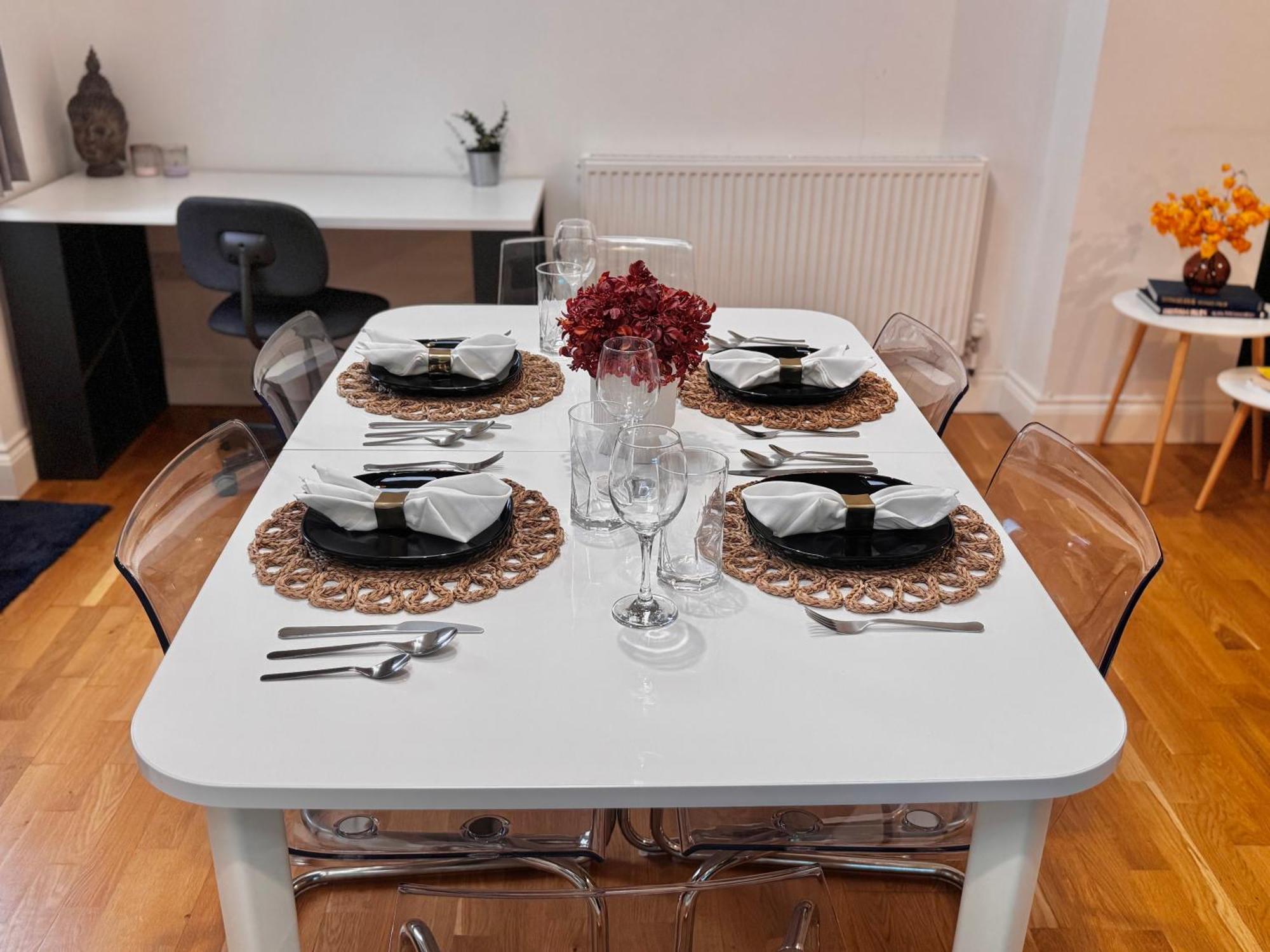 Modern 1-Bed Apt 30Min To Central London & Parking Exterior photo